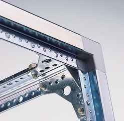 Detalhe da estrutura metálica do SEN Plus